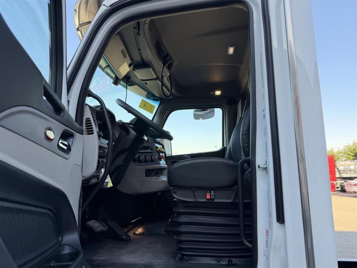 2027 Peterbilt 579-18