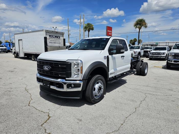 2027 Ford F-550 — photo 2