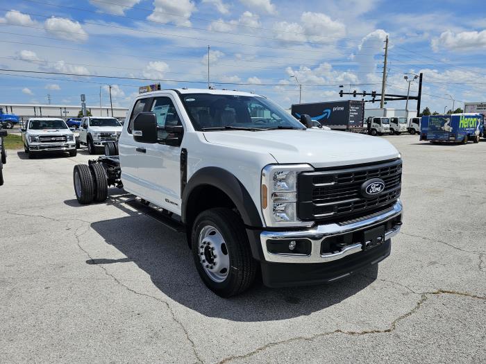 2027 Ford F-550 — photo 4