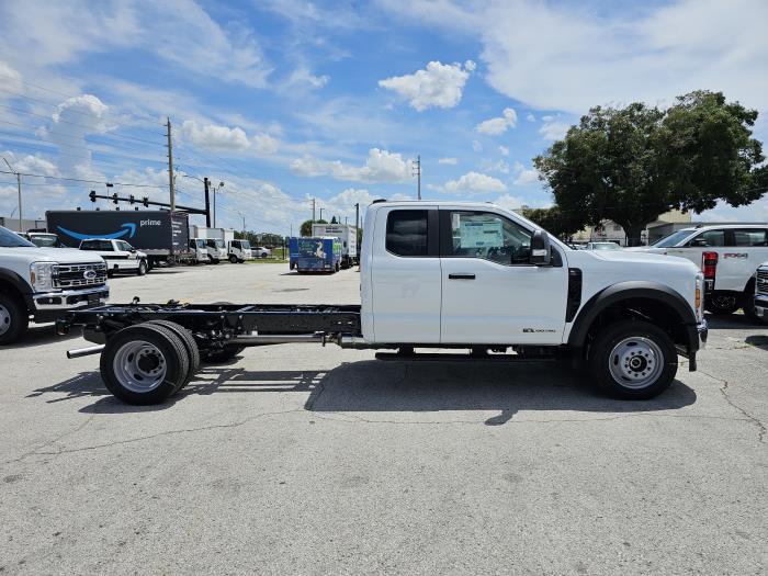 2027 Ford F-550 — photo 5