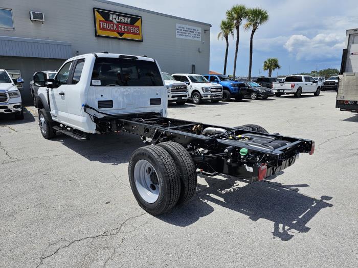 2027 Ford F-550 — photo 8