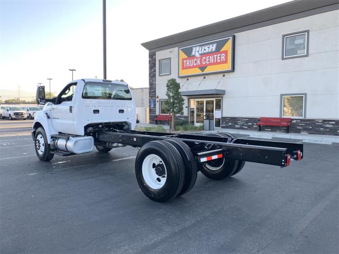 2027 Ford F-750-2