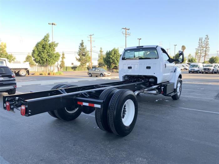 2027 Ford F-750-4