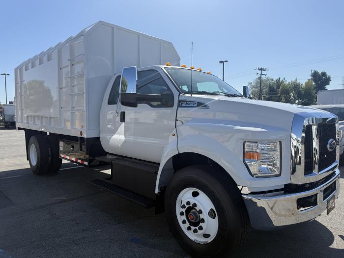 2027 Ford F-750 — photo 7