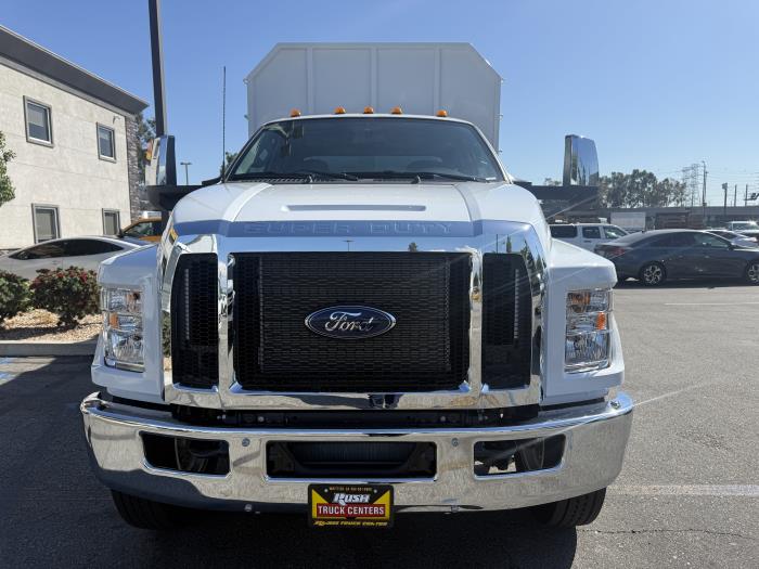 2027 Ford F-750 — photo 8