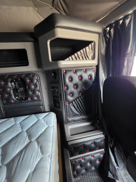 2024 Kenworth W900-20