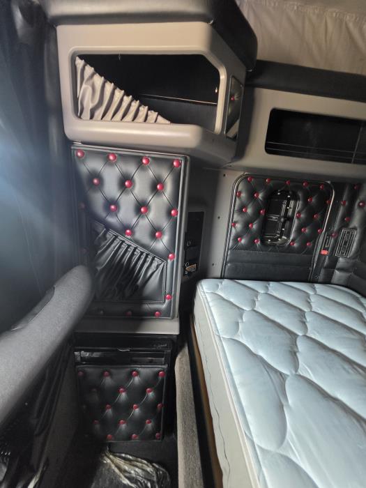 2024 Kenworth W900-21