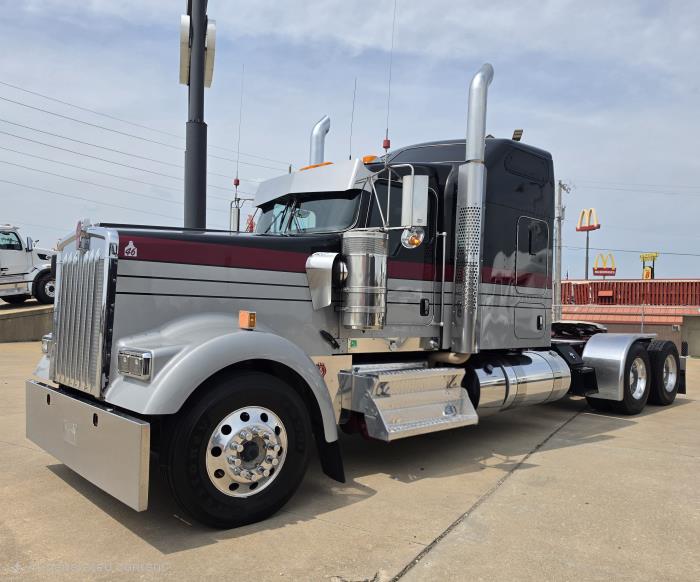 2024 Kenworth W900-0