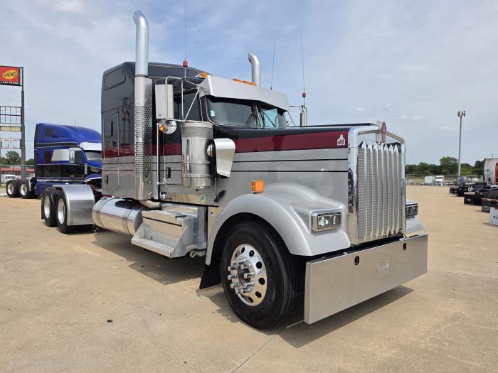 2024 Kenworth W900-6