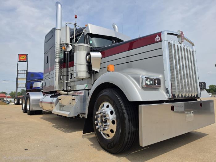 2024 Kenworth W900-7