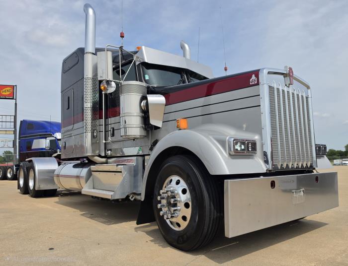 2024 Kenworth W900-28