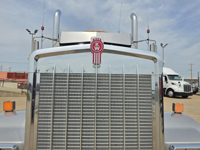 2024 Kenworth W900-9