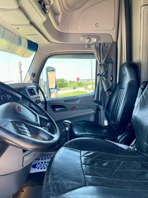 2021 Peterbilt 579-13