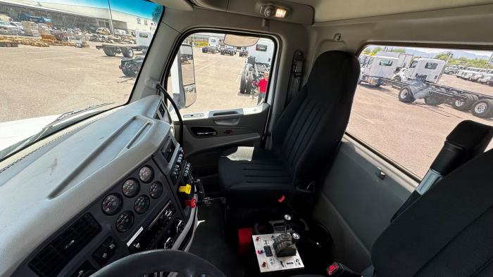 2020 Peterbilt 567-16