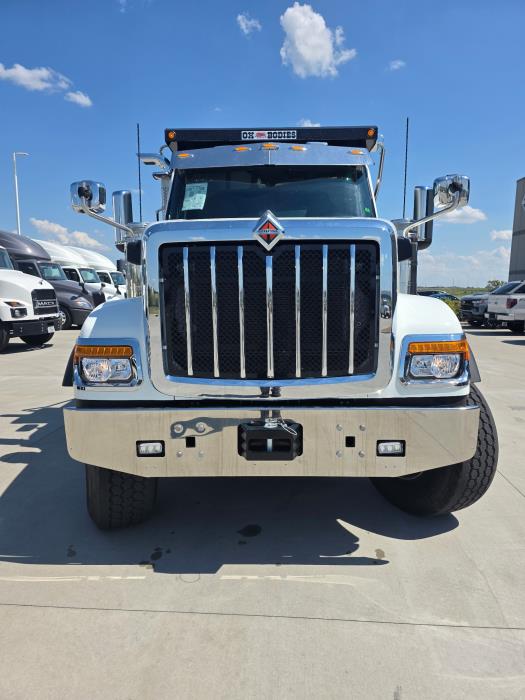 2027 International HX — photo 7