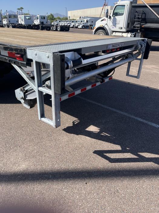 2020 Peterbilt 330-2