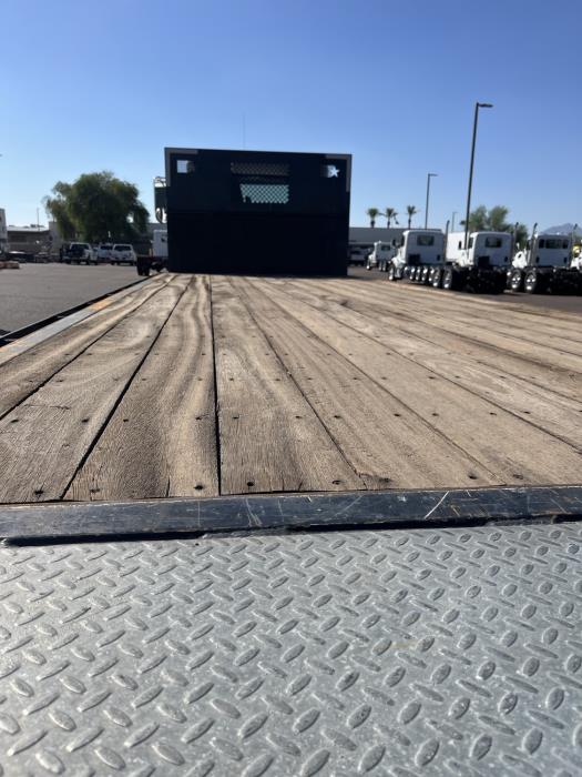 2020 Peterbilt 330-3