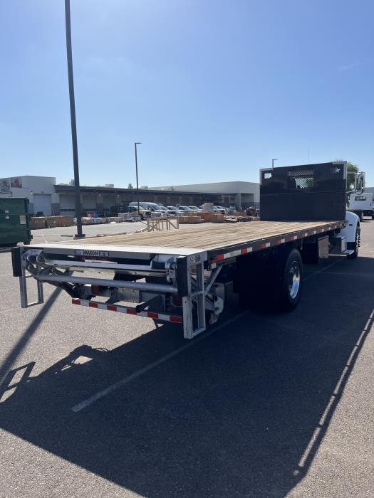 2020 Peterbilt 330-4