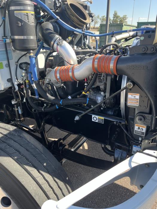 2020 Peterbilt 330-8