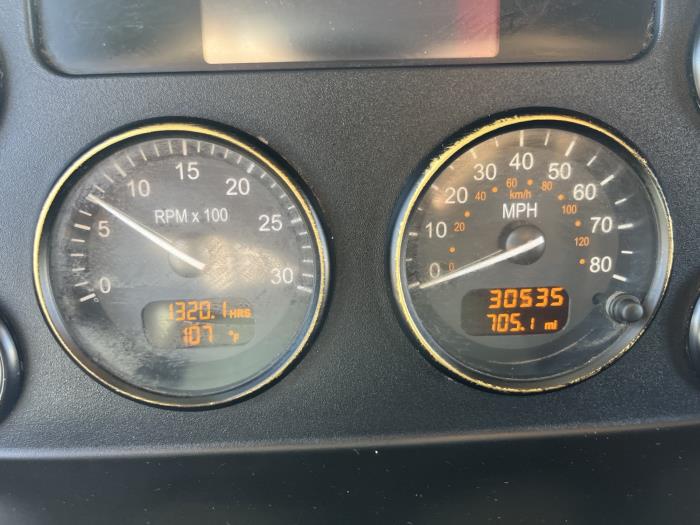 2020 Peterbilt 330-11