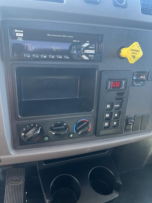 2020 Peterbilt 330-12