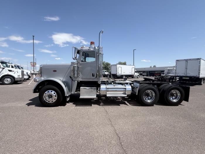 2020 Peterbilt 389-1