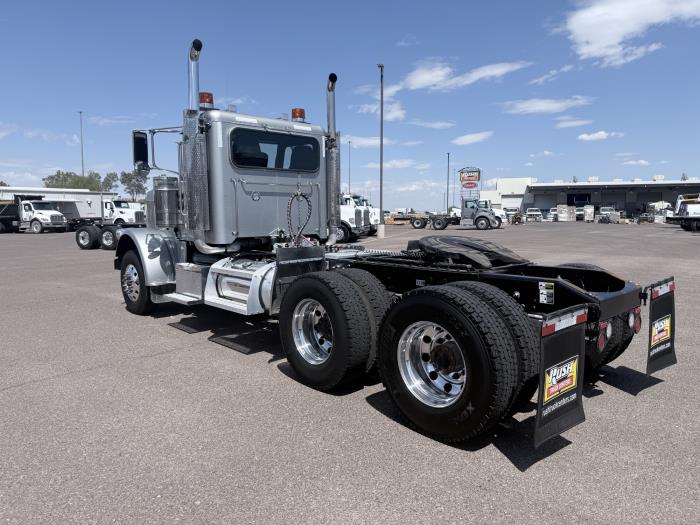 2020 Peterbilt 389-2
