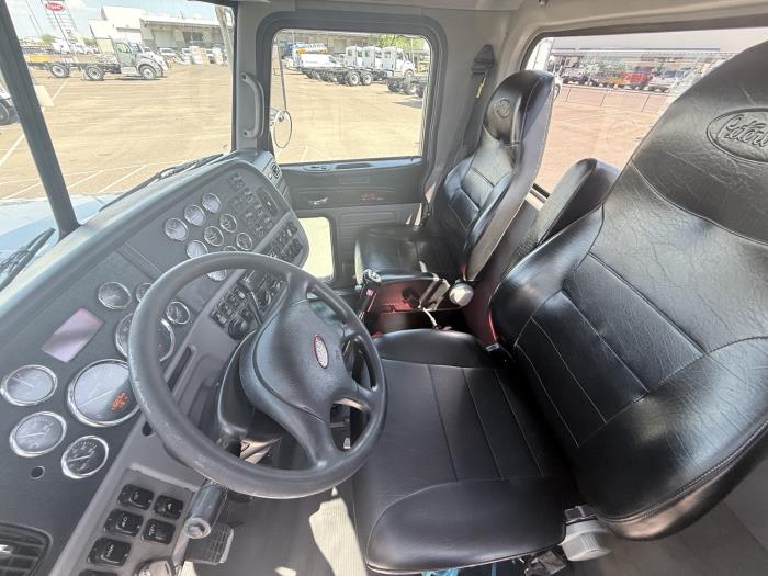 2020 Peterbilt 389-9