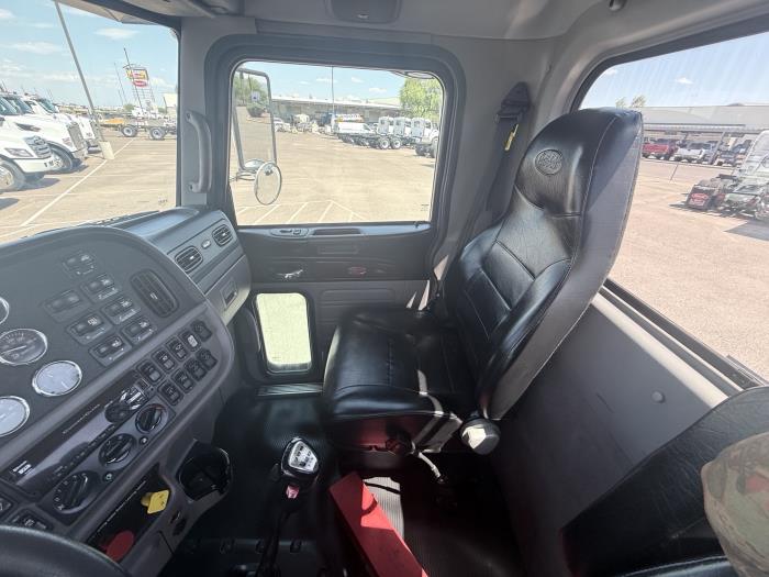 2020 Peterbilt 389-12