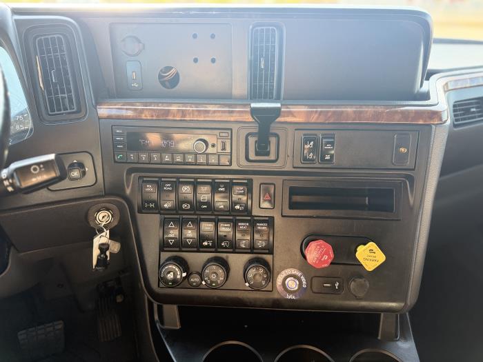 2022 International LT625-19
