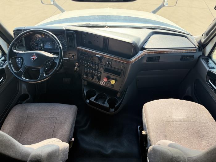 2022 International LT625-24