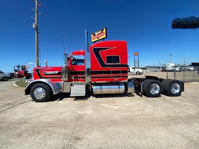 2022 Peterbilt 389-2