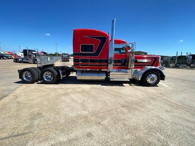 2022 Peterbilt 389-8