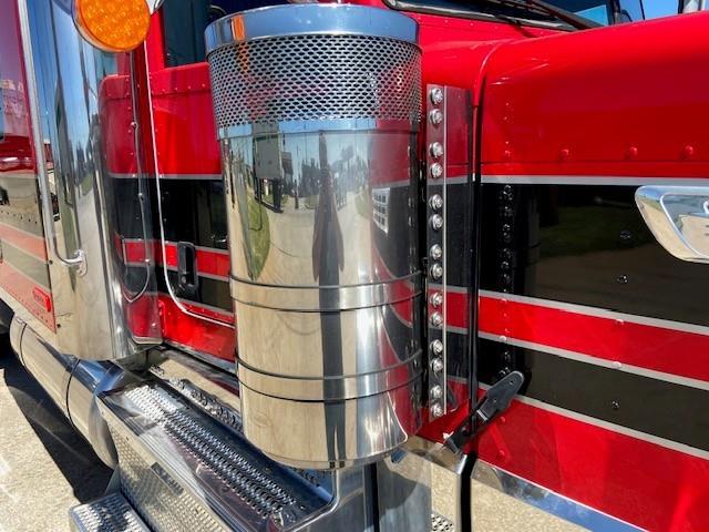 2022 Peterbilt 389-11