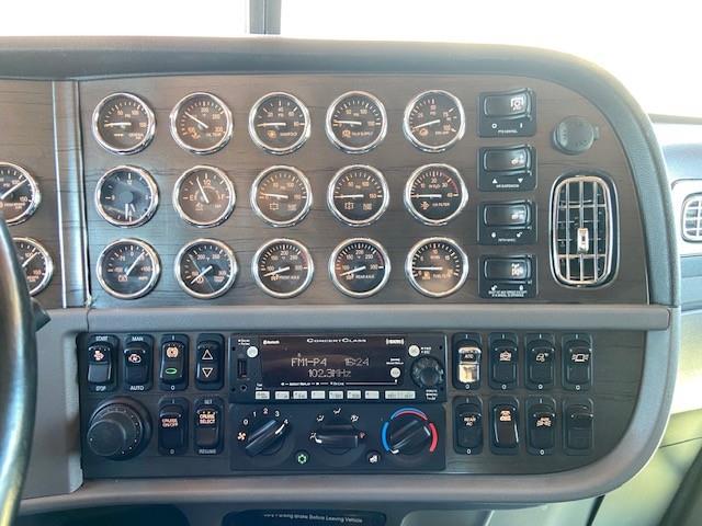 2022 Peterbilt 389-21