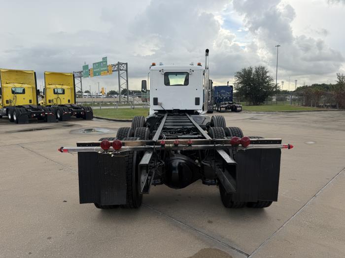 2023 Peterbilt 567-3