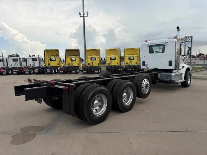 2023 Peterbilt 567-4