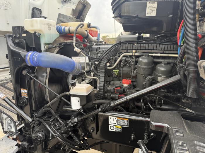 2023 Peterbilt 567-15