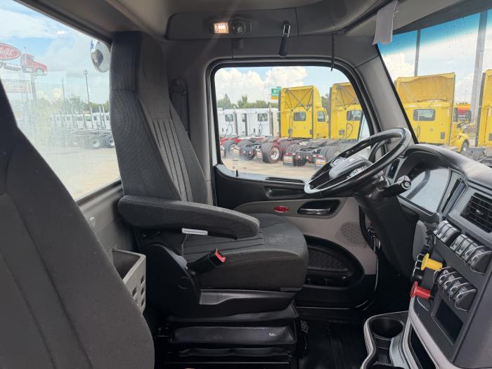 2023 Peterbilt 567-21