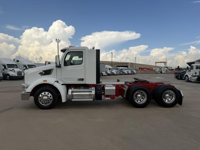2023 Peterbilt 567-1