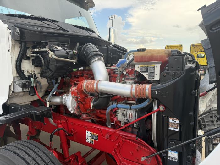2023 Peterbilt 567-17