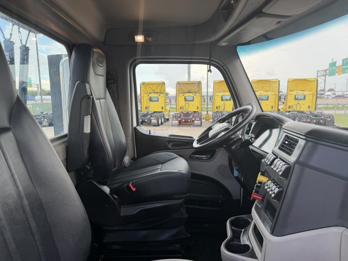 2023 Peterbilt 567-21