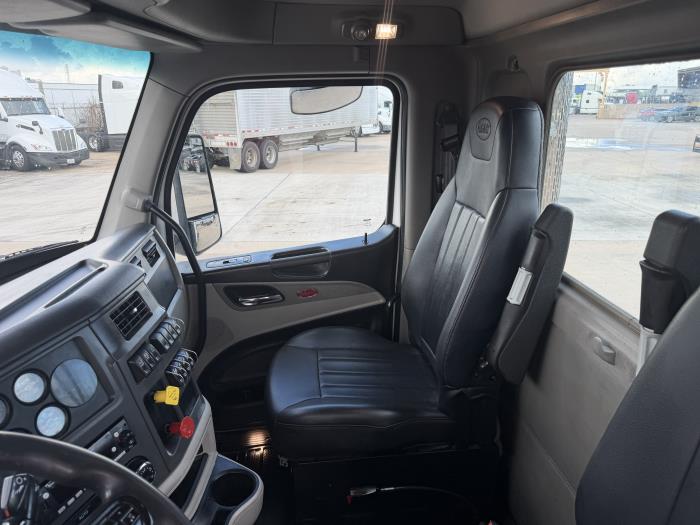 2023 Peterbilt 567-23
