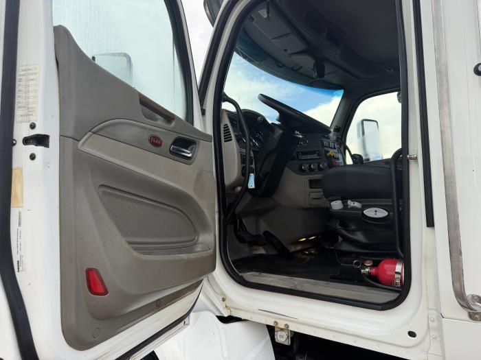 2021 Peterbilt 567-23