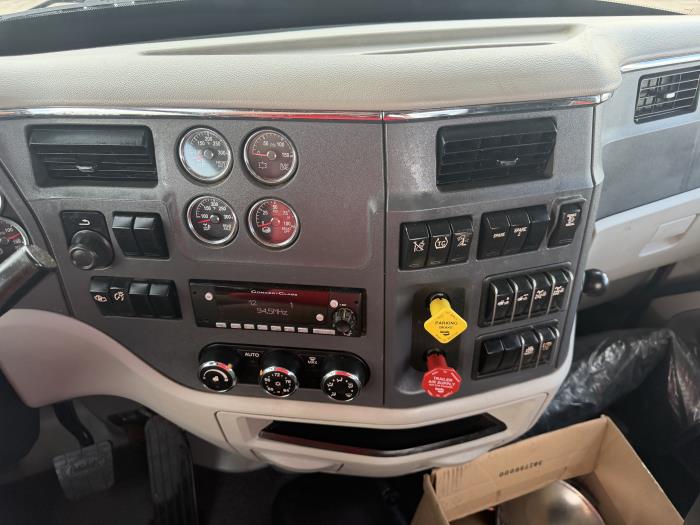 2021 Peterbilt 567-28