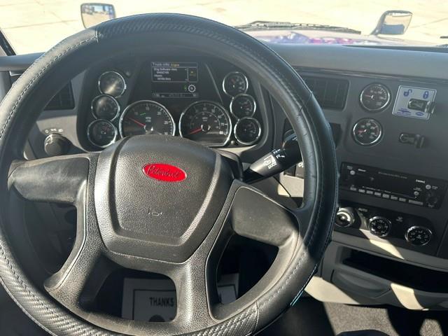 2022 Peterbilt 579-15