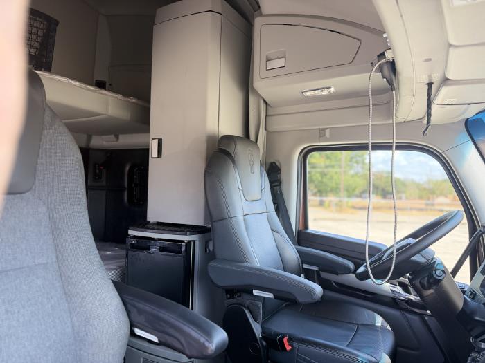 2024 Kenworth T680-19