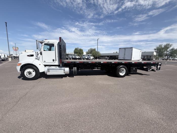 2020 Peterbilt 330-1