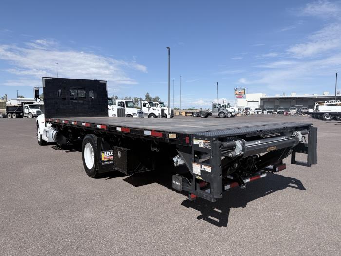 2020 Peterbilt 330-3