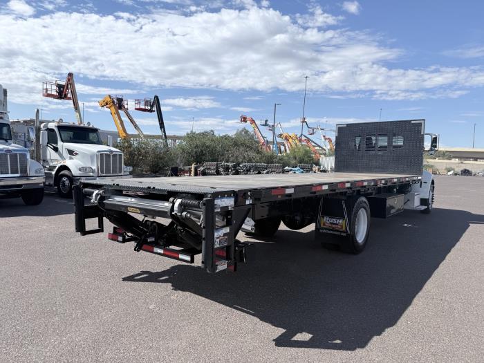 2020 Peterbilt 330-5